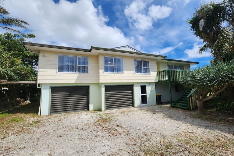 Photo of property in 16 Leaming Place, Clarks Beach, 2122