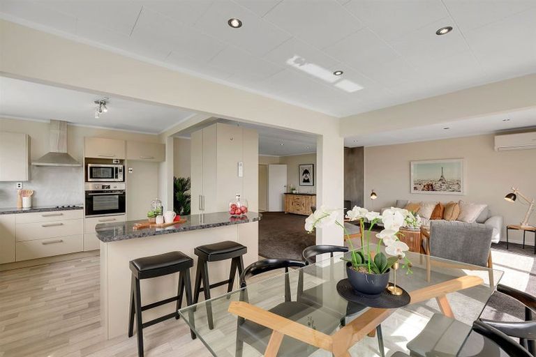 Photo of property in 34 Oak Avenue, Paremata, Porirua, 5024