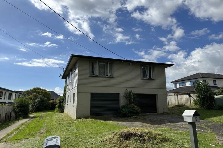 Photo of property in 5 Sherwood Avenue, Te Atatu South, Auckland, 0610