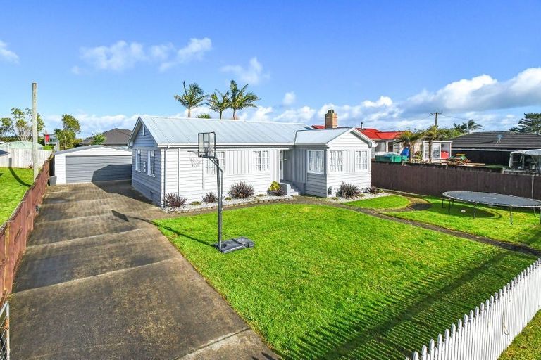Photo of property in 13 Buchanan Road, Kingseat, Papakura, 2580