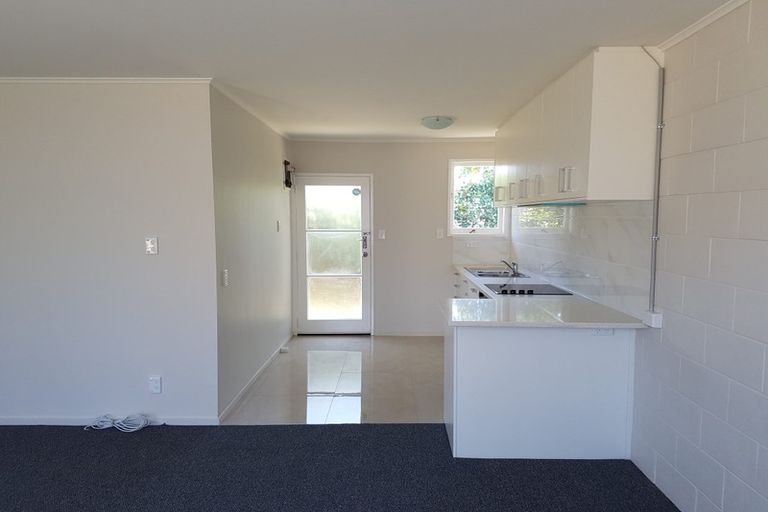 Photo of property in 2/10 Almond Place, Mount Wellington, Auckland, 1060