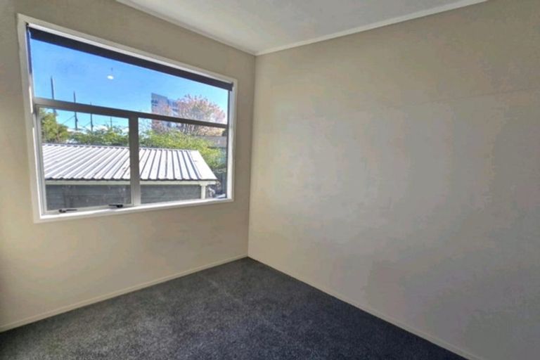 Photo of property in 5 Clayburn Road, Glen Eden, Auckland, 0602