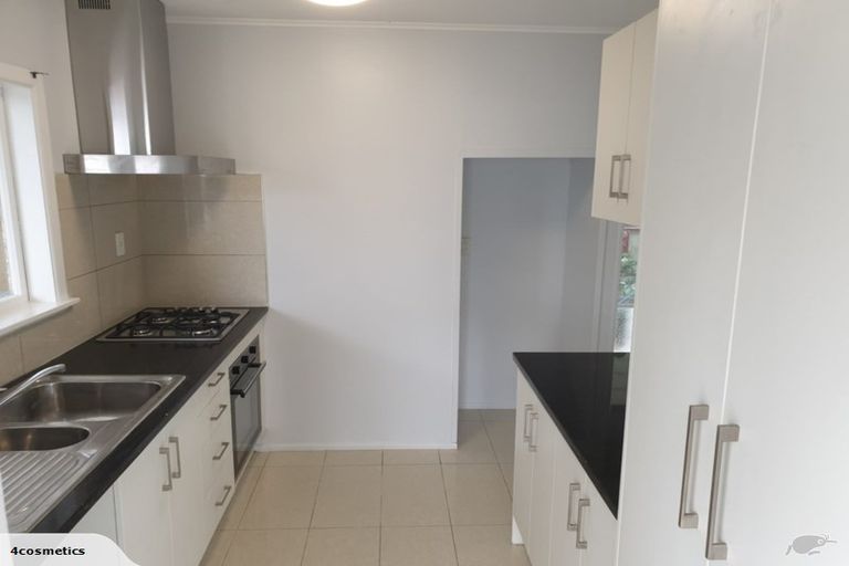 Photo of property in 1/12 Tonar Street, Northcote, Auckland, 0627