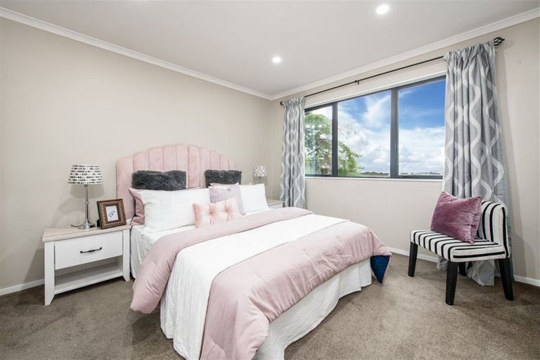 Photo of property in 348b Royal Road, Massey, Auckland, 0614