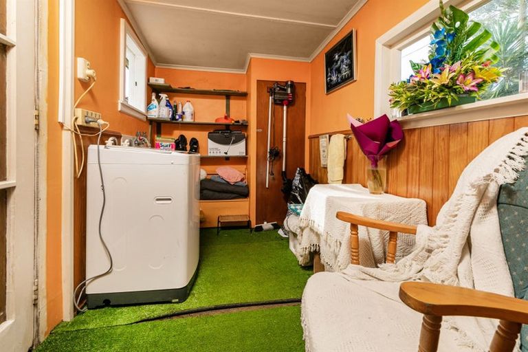 Photo of property in 117 Te Atatu Road, Te Atatu South, Auckland, 0610