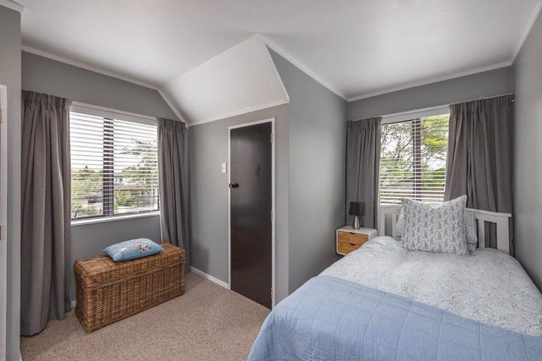 Photo of property in 1 Earl Place, Hokowhitu, Palmerston North, 4410