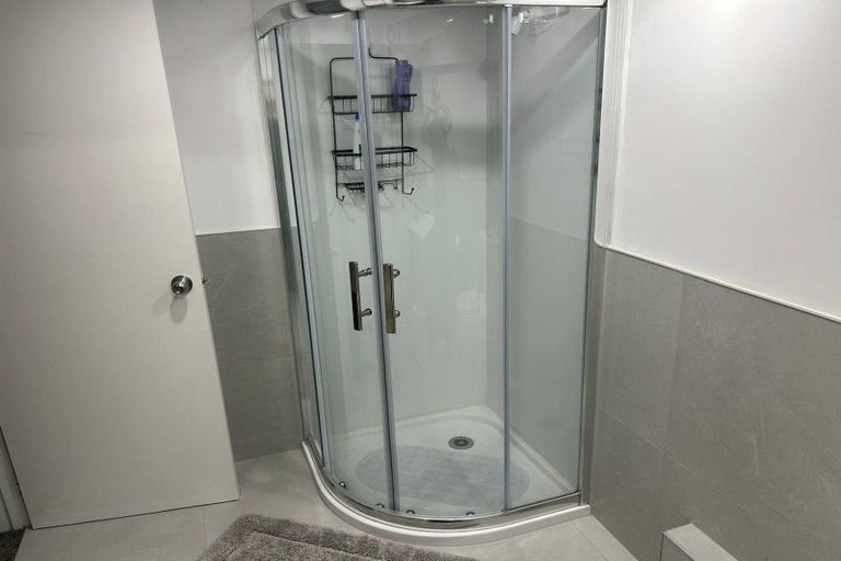 Photo of property in 121a Woodglen Road, Glen Eden, Auckland, 0602