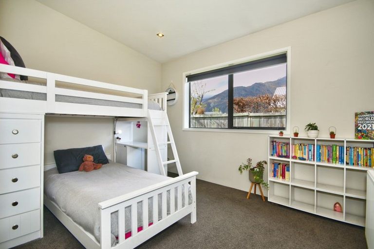Photo of property in 9 Haddow's Place, Lake Hayes, Queenstown, 9304