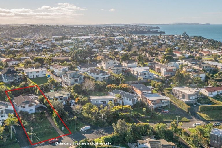 Photo of property in 23 Jellicoe Road, Murrays Bay, Auckland, 0630