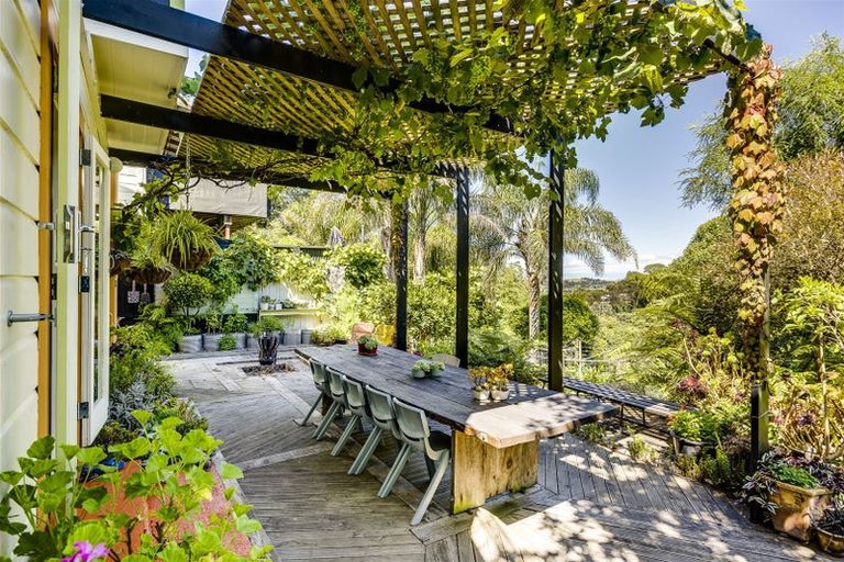 Photo of property in 1 Lawrence Road, Hospital Hill, Napier, 4110