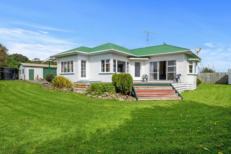 Photo of property in 35 North Manakau Road, Manakau, Levin, 5573