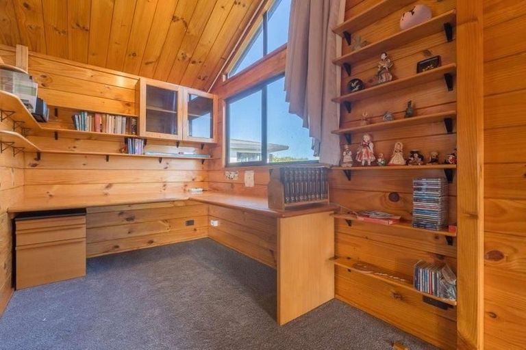 Photo of property in 6 Frimley Terrace, Waikanae Beach, Waikanae, 5036