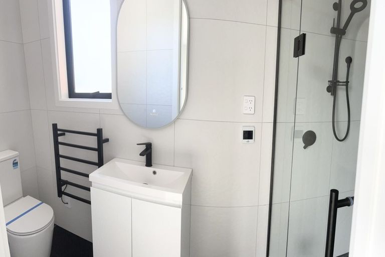 Photo of property in 2 Picnic Point Road, Hobsonville, Auckland, 0616