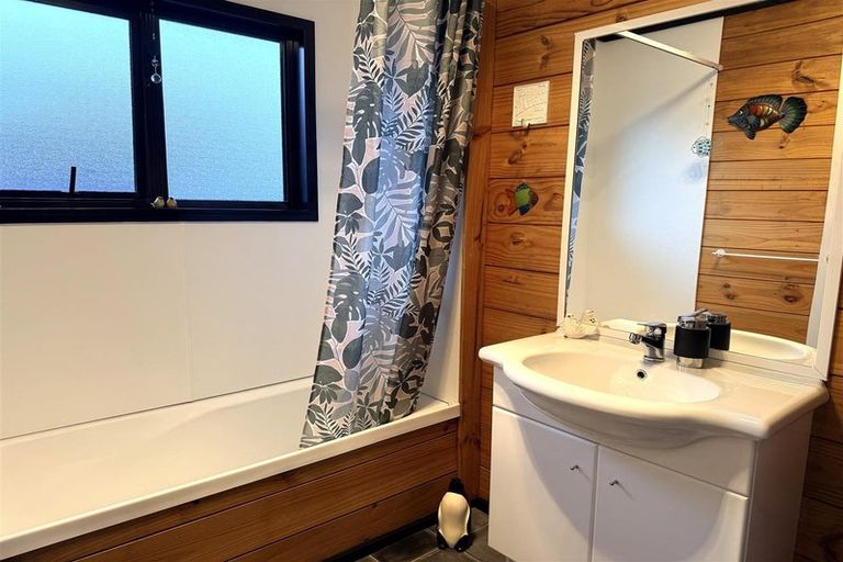 Photo of property in 2 Jamieson Road, Karoro, Greymouth, 7805