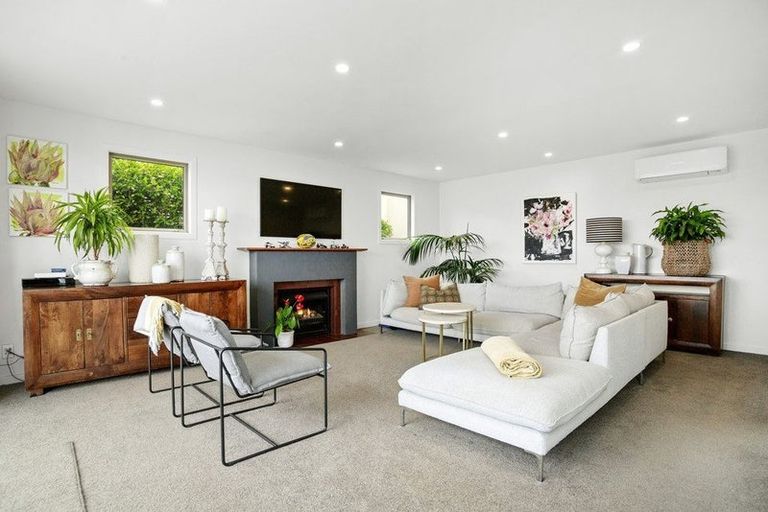 Photo of property in 96b Nicholson Road, Khandallah, Wellington, 6035