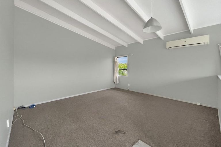 Photo of property in 8 Kopu Place, Clendon Park, Auckland, 2103