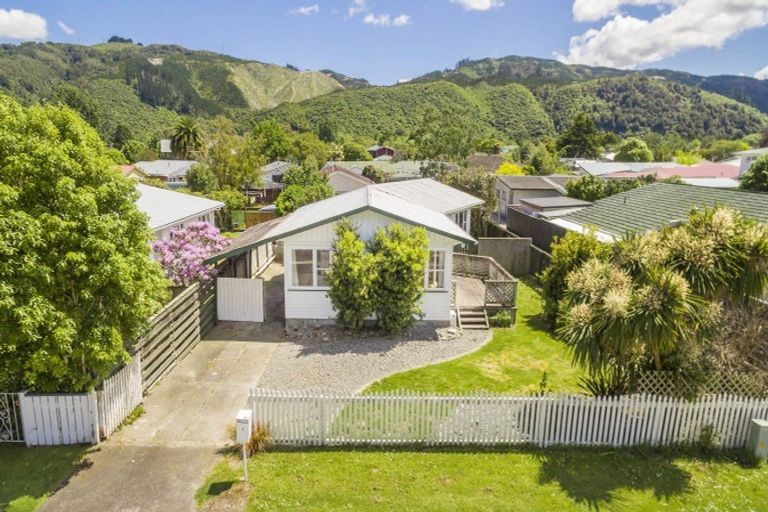 Photo of property in 5 Ruru Crescent, Heretaunga, Upper Hutt, 5018