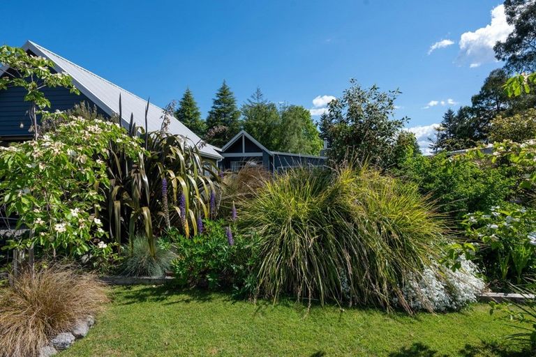 Photo of property in 2 Seagers Close, Kinloch, Taupo, 3377