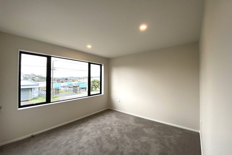 Photo of property in 47a Bruce Mclaren Road, Henderson, Auckland, 0612