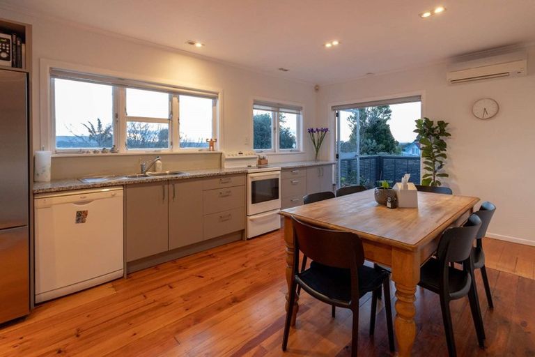 Photo of property in 8 Jenelin Road, Glendene, Auckland, 0602