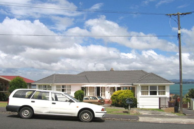 Photo of property in 1/26 Tizard Road, Birkenhead, Auckland, 0626