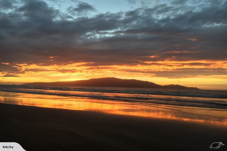 Photo of property in 79 Tutere Street, Waikanae Beach, Waikanae, 5036