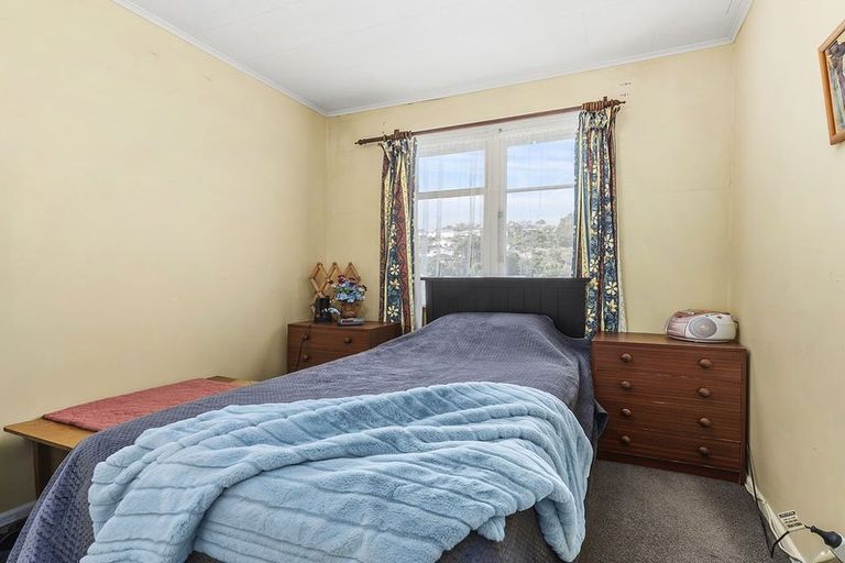 Photo of property in 111 Newlands Road, Newlands, Wellington, 6037