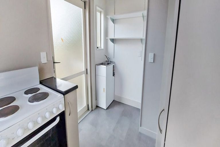 Photo of property in 31 Covil Avenue, Te Atatu South, Auckland, 0610