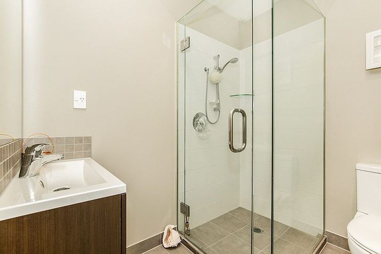 Photo of property in 46 Royalle Mews, Botany Downs, Auckland, 2010