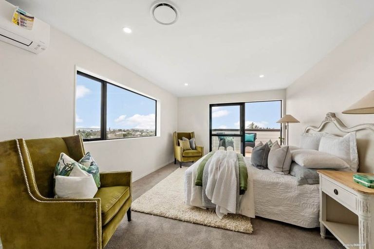 Photo of property in 10 Copperfield Terrace, Mellons Bay, Auckland, 2014