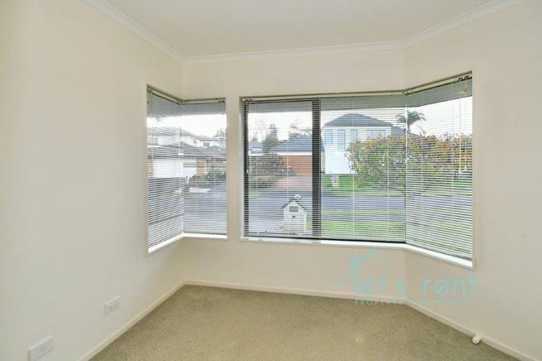 Photo of property in 2 Pat O'connor Place, Manurewa, Auckland, 2105