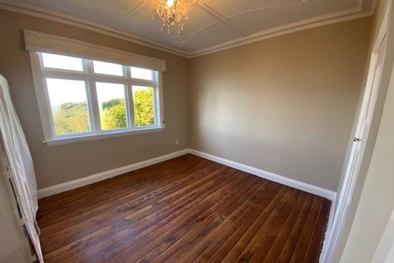 Photo of property in 24 Highbury Crescent, Highbury, Wellington, 6012