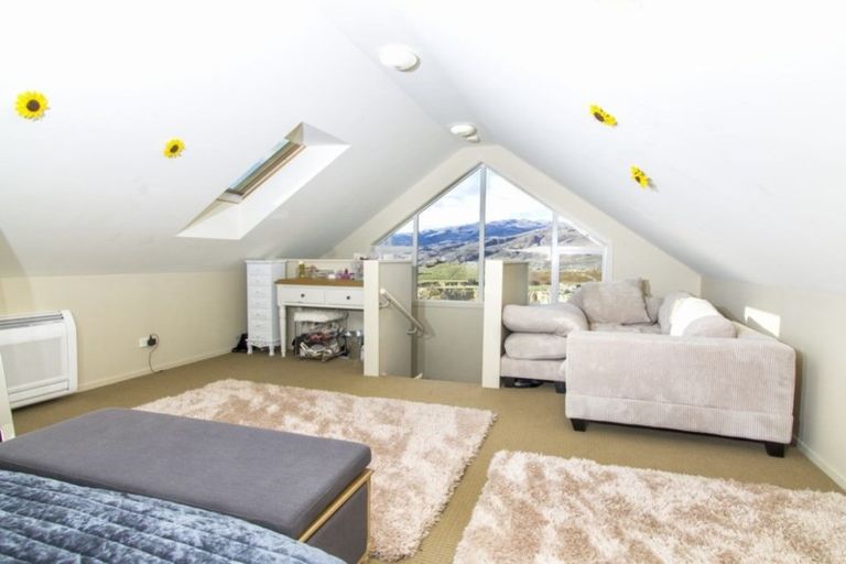 Photo of property in 21 Terrace Street, Nevis, Cromwell, 9384