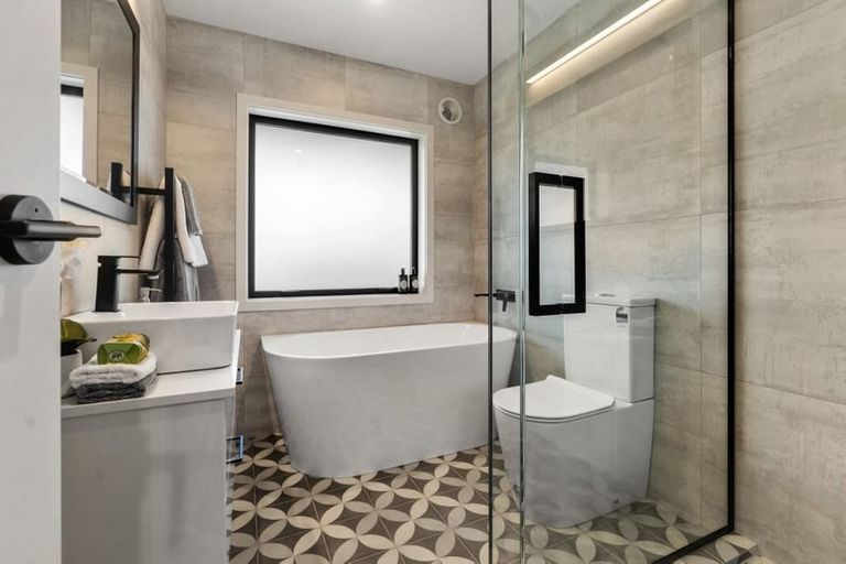 Photo of property in 4/20 Tui Glen Road, Birkenhead, Auckland, 0626