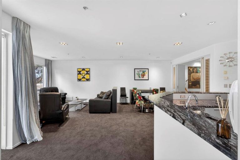 Photo of property in 1/7 The Promenade, Takapuna, Auckland, 0622