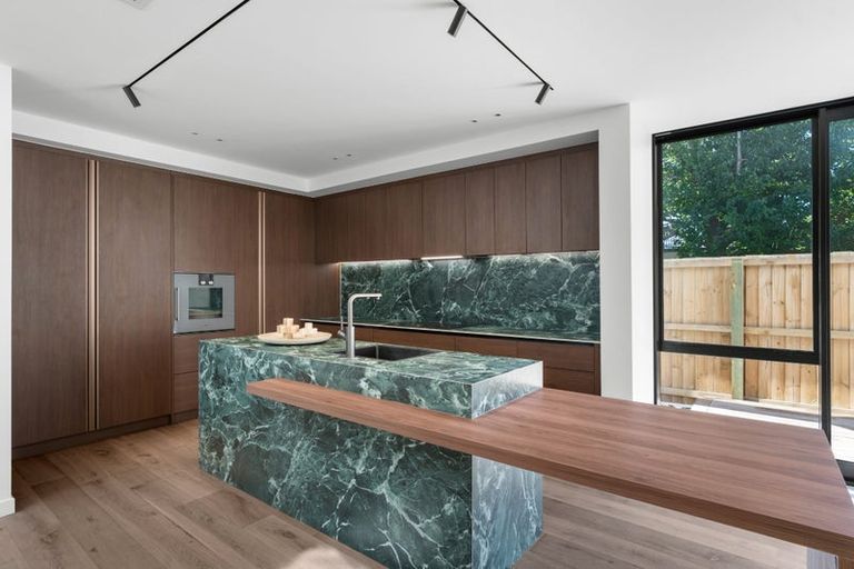 Photo of property in 146a Straven Road, Fendalton, Christchurch, 8014