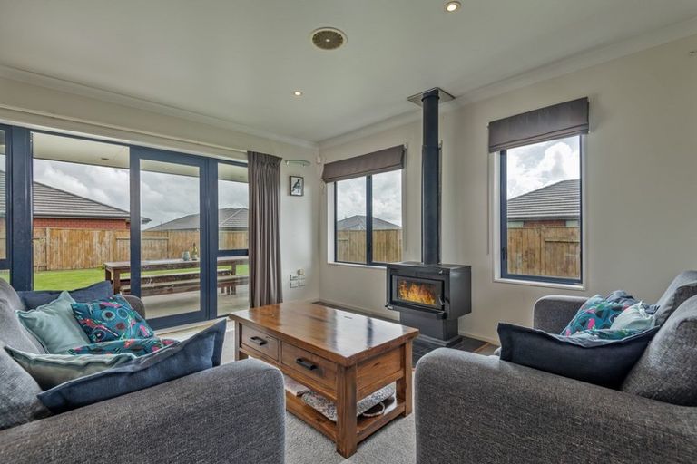 Photo of property in 186 Pacific Drive, Fitzherbert, Palmerston North, 4410