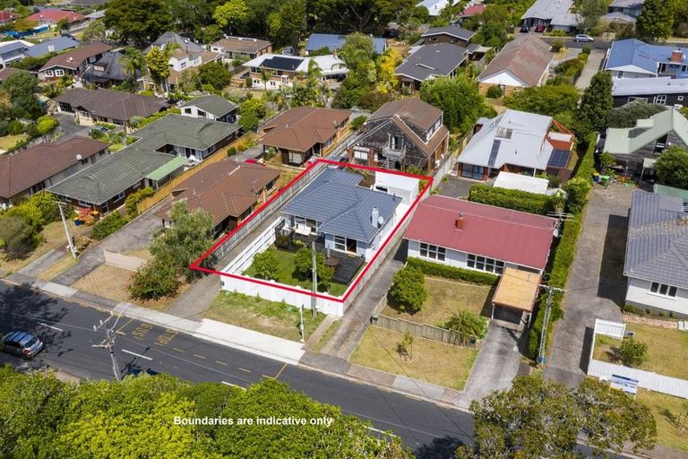 Photo of property in 1/58 Hillcrest Avenue, Hillcrest, Auckland, 0627