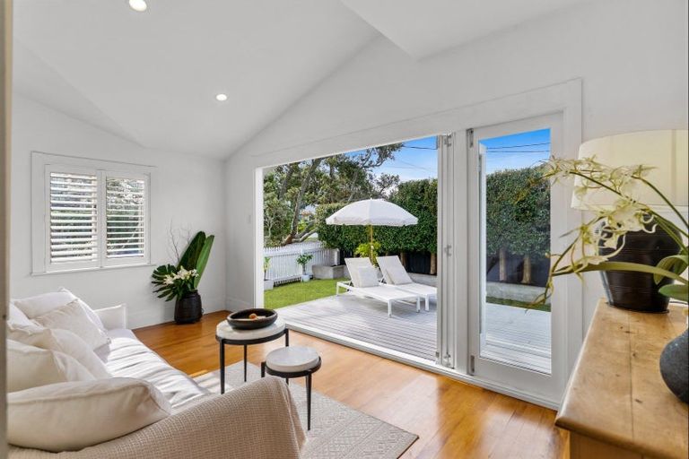Photo of property in 6 Belle Vue Avenue, Northcote Point, Auckland, 0627