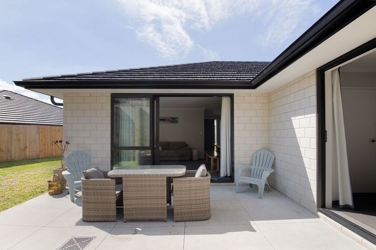 Photo of property in 17 Lakeside Terrace, Omokoroa, 3114