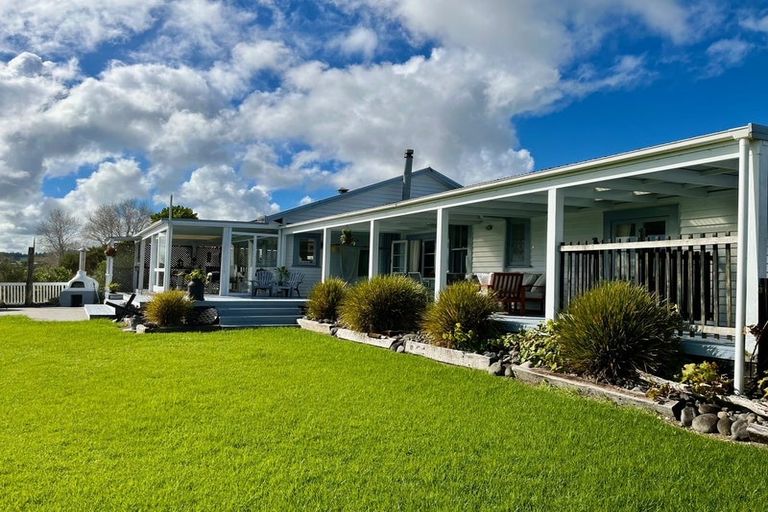 Photo of property in 956 Oneriri Road, Kaiwaka, 0573
