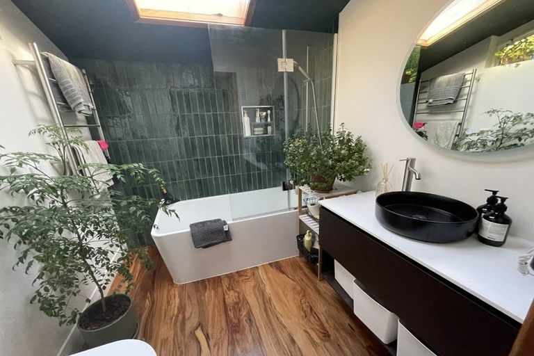 Photo of property in 12 Elmslie Road, Pinehaven, Upper Hutt, 5019