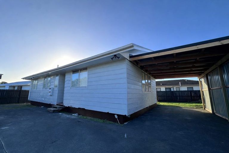 Photo of property in 2/30 Kennington Drive, Clendon Park, Auckland, 2103