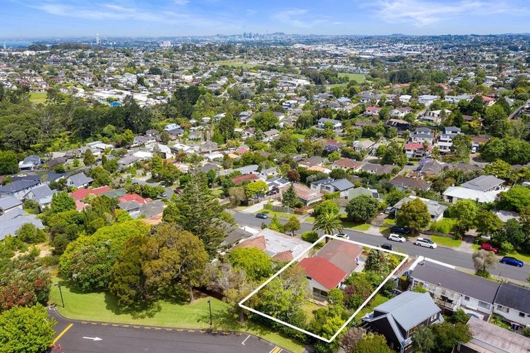 Photo of property in 4a Lavery Place, Sunnynook, Auckland, 0632