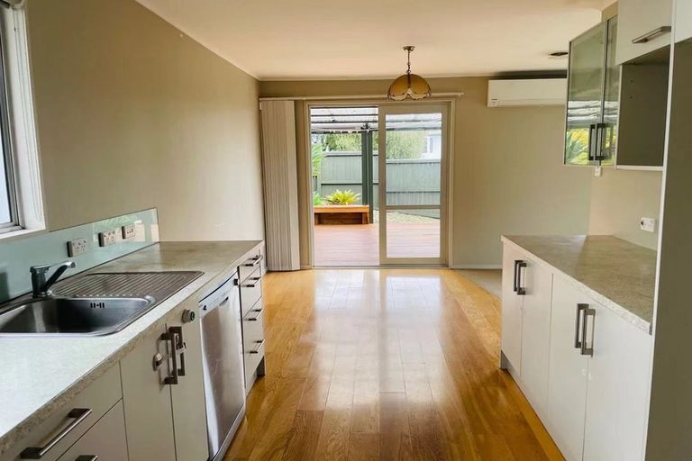 Photo of property in 23 Trias Road, Totara Vale, Auckland, 0629