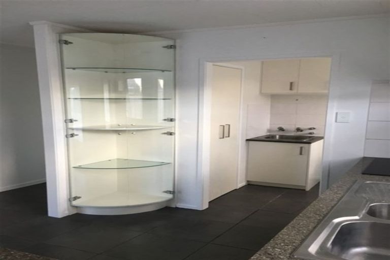 Photo of property in 2 Silverstone Place, Henderson, Auckland, 0612