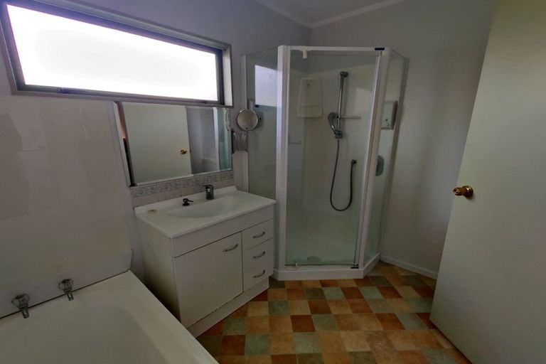 Photo of property in 50a Longburn Road, Henderson, Auckland, 0610