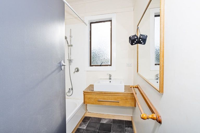 Photo of property in 64 Nichol Street, Heidelberg, Invercargill, 9812