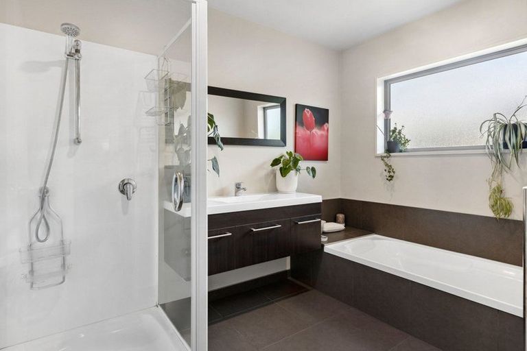 Photo of property in 30 Ash Avenue, Albert Town, Wanaka, 9305