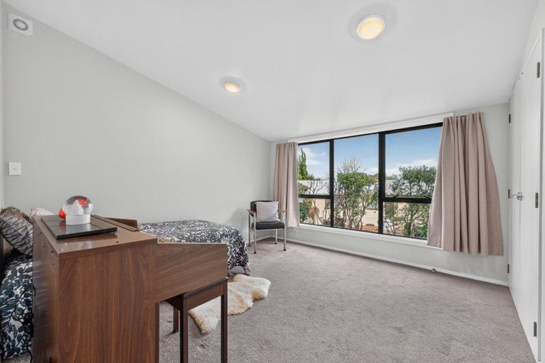 Photo of property in 2/51 Merani Street, Belmont, Auckland, 0622